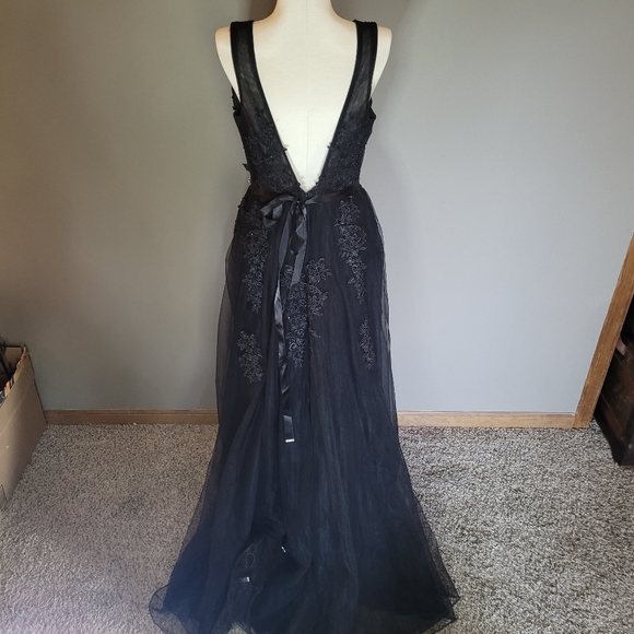 Double Deep V Tulle w/ Lace Applique Dress - Picture 2 of 4